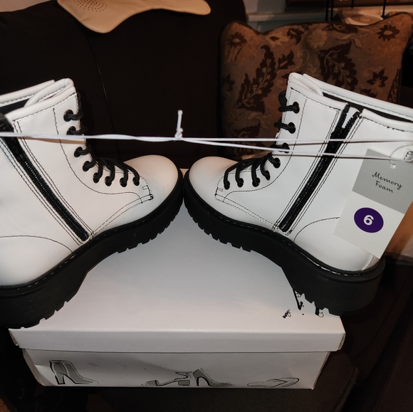 A NEW DAY Erin White Memory Foam Zip Platform Combat Boots Sz 6 New w/Tag - Picture 3 of 6